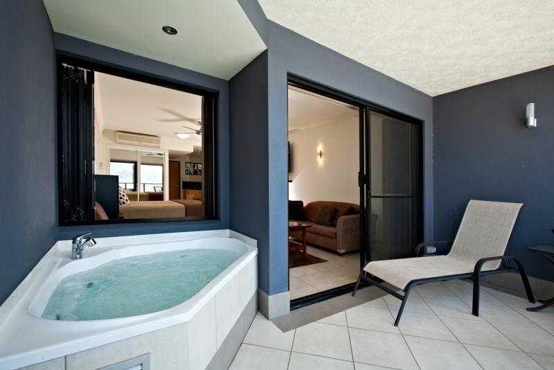 At Waterfront Whitsunday Retreat - Adults Only Aparthotel Airlie Beach Exterior photo